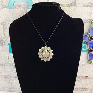 VTG Lisner Pendant Silver Tone Metal Medallion Coat Of Arms Medieval